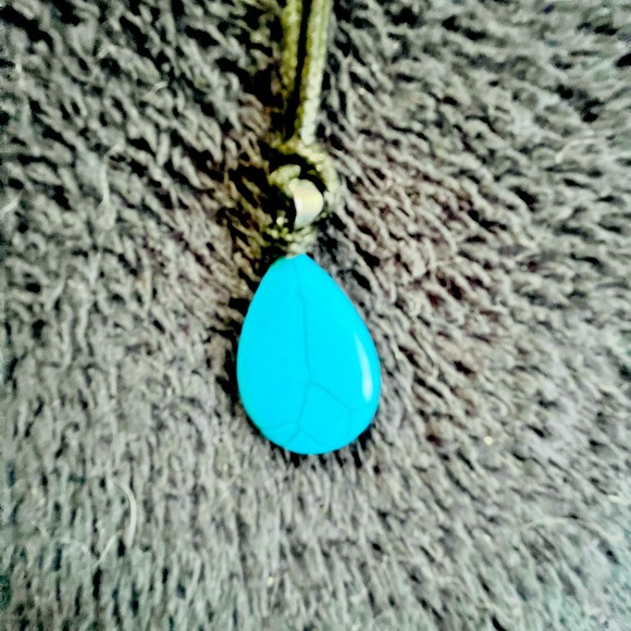 11 Crystal necklaces on leather cords - Picture 7 of 10